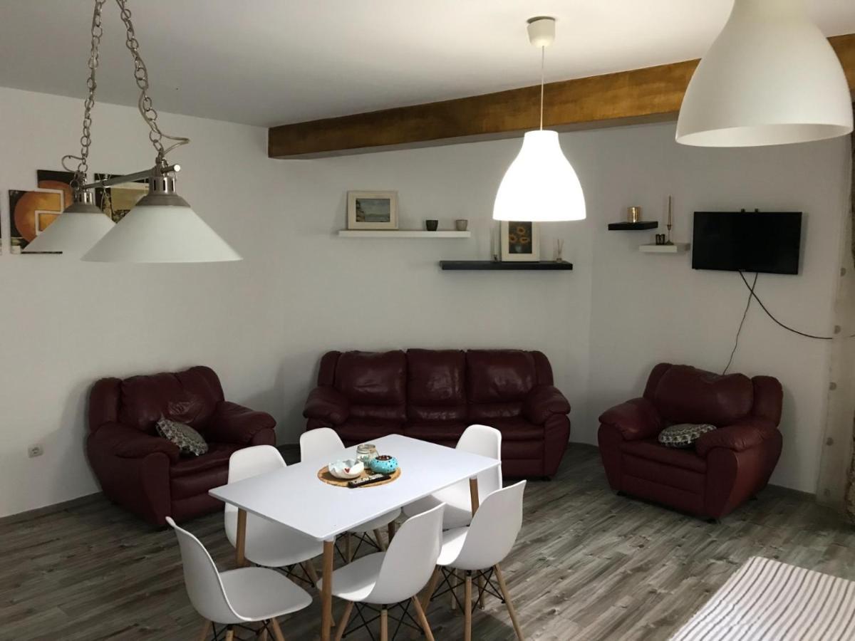 Chiro'S Apartment Нэводари Экстерьер фото